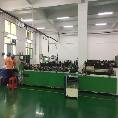 自立拉鏈制袋機(jī)2臺(tái)